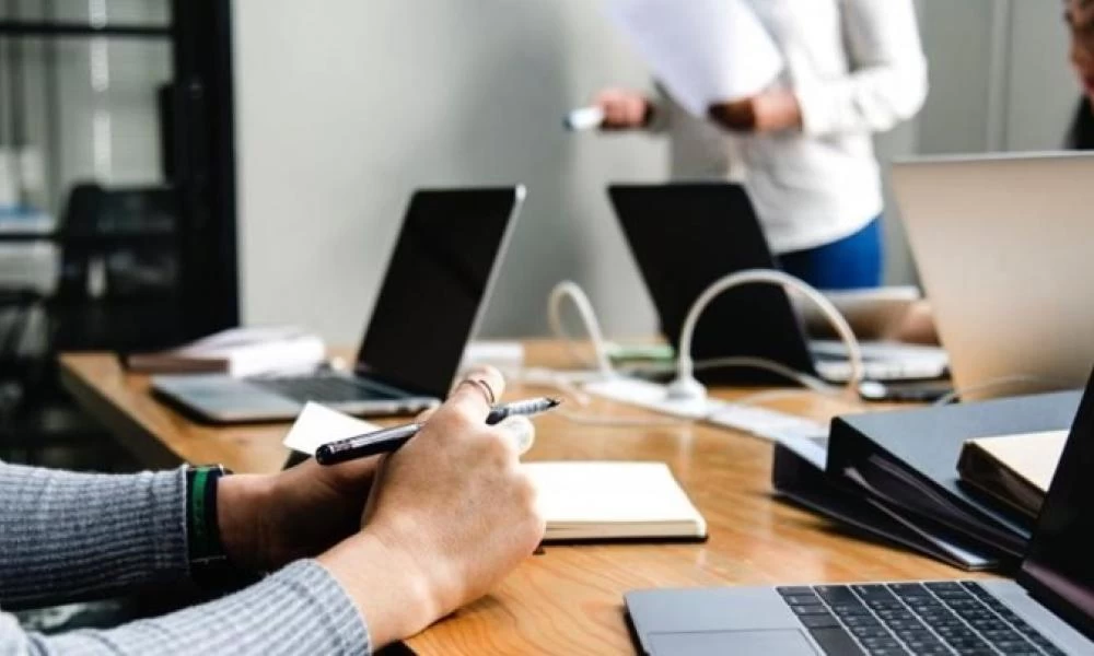 Άδεια ειδικού σκοπού: Όλα όσα πρέπει να γνωρίζουν εργοδότες και εργαζόμενοι για αναστολές